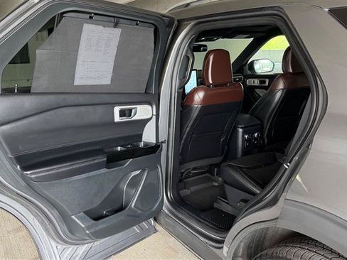 Used 2021 Ford Explorer Platinum w/ Equipment Group 601A AWD/4WD image 41