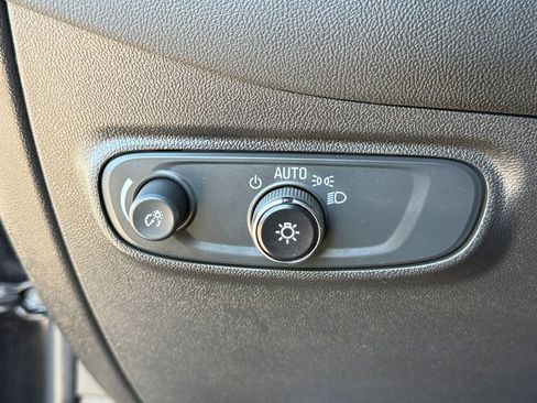 Used 2023 Chevrolet Equinox LT FWD image 19