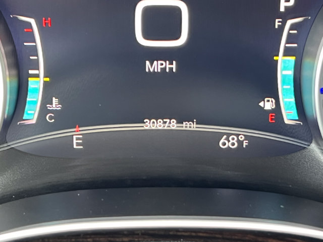 Used 2024 Chrysler Pacifica Limited FWD image 8