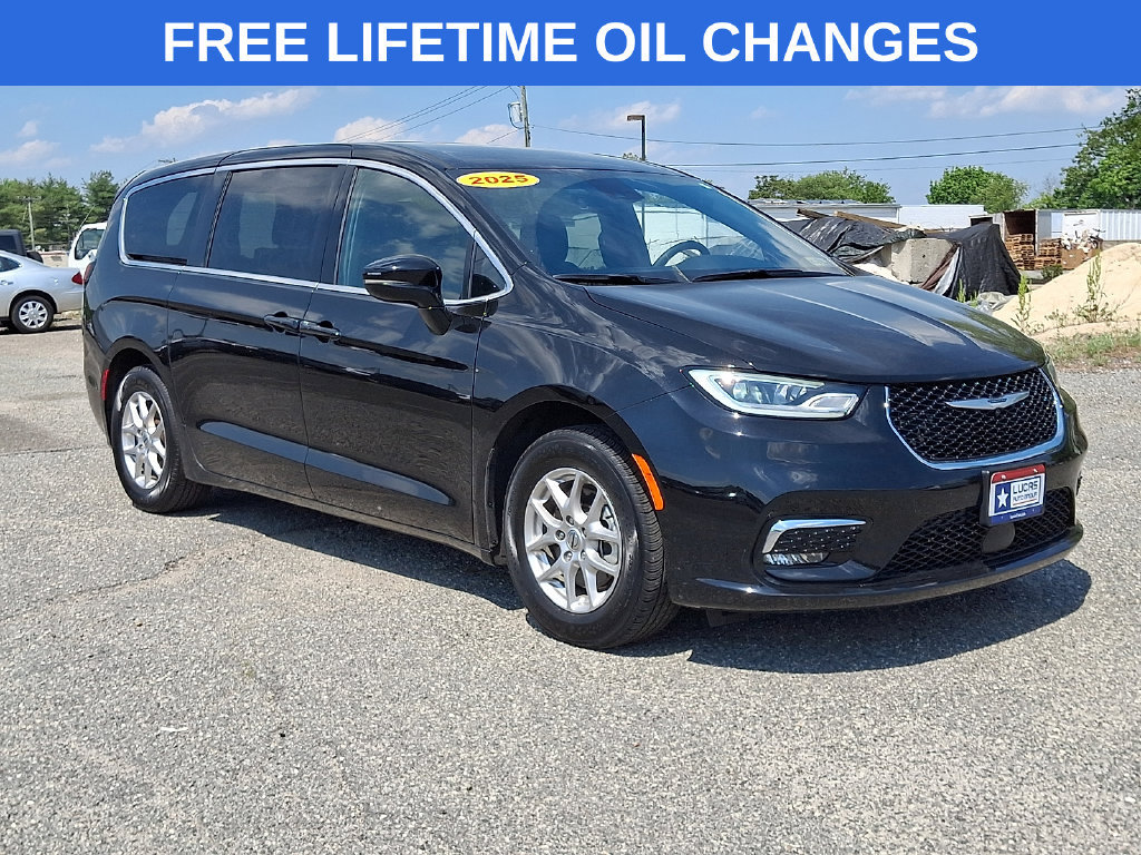 Used 2025 Chrysler Pacifica Select FWD image 1
