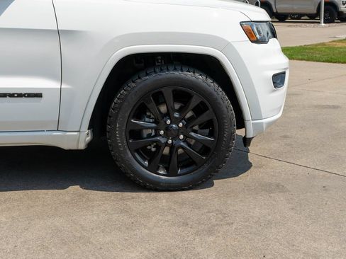 Used 2019 Jeep Grand Cherokee Altitude AWD/4WD image 38