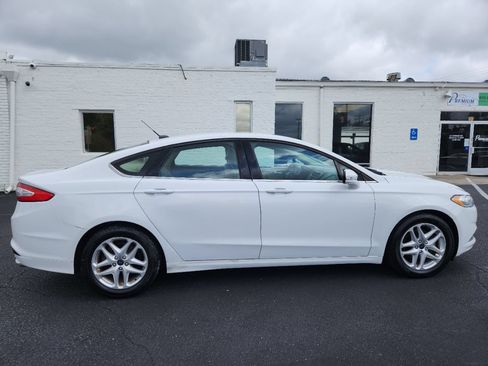 Used 2015 Ford Fusion SE FWD image 6