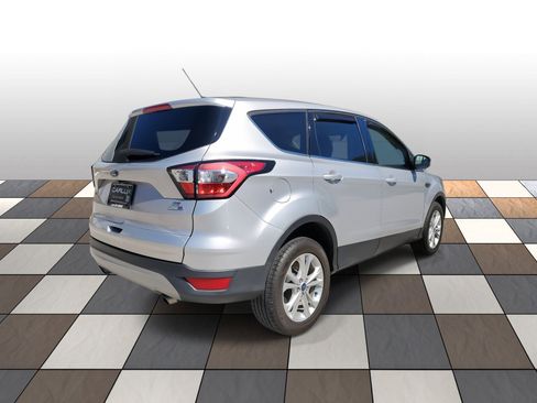 Used 2017 Ford Escape SE image 4