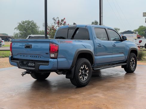 Used 2019 Toyota Tacoma TRD Off-Road w/ Technology Package AWD/4WD image 2