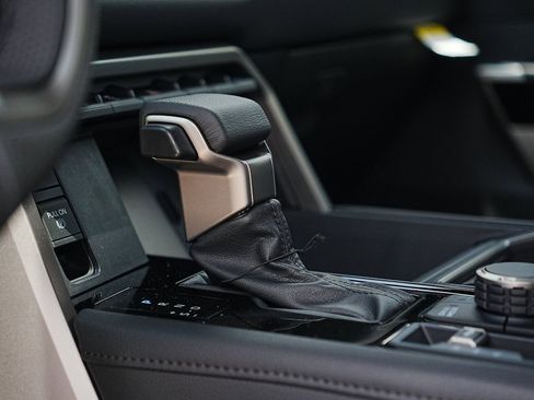New 2026 Toyota Tundra Limited AWD/4WD image 11