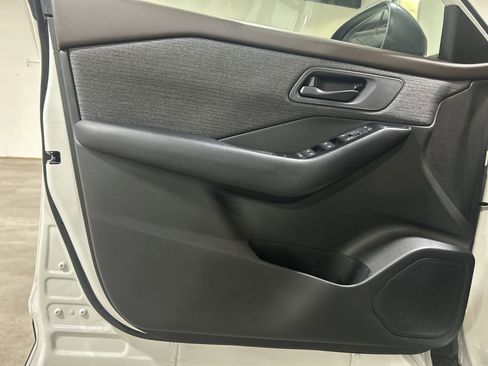 Used 2023 Nissan Rogue S AWD/4WD image 23