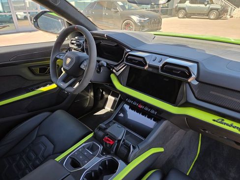 Used 2025 Lamborghini Urus SE AWD/4WD image 15