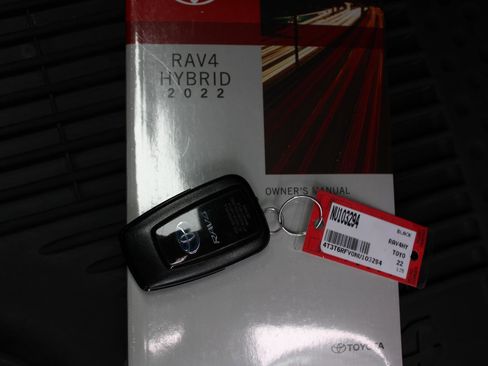Used 2022 Toyota RAV4 SE image 28