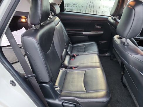 Used 2017 Toyota Prius V image 18