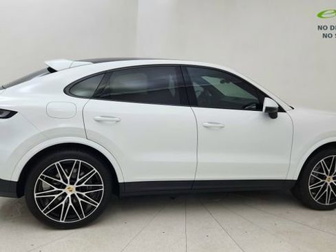 Used 2024 Porsche Cayenne Coupe AWD/4WD image 6