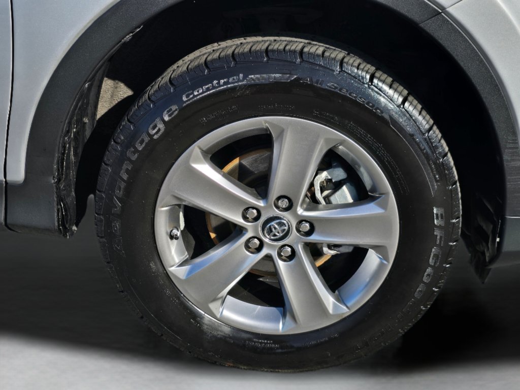 Used 2015 Toyota RAV4 XLE AWD/4WD image 29