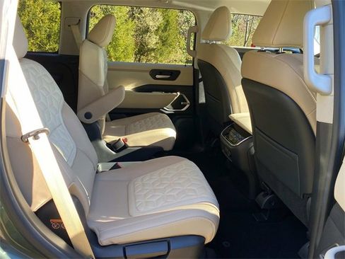 Used 2025 Nissan Armada Platinum image 35