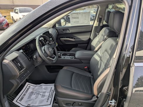 New 2025 Nissan Pathfinder Platinum w/ Cargo Package image 13