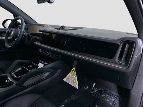 New 2026 Porsche Cayenne S image 32