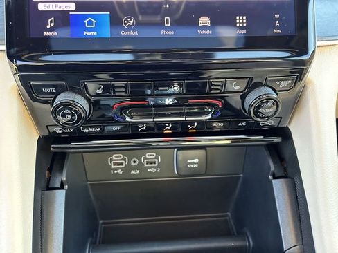 Used 2025 Jeep Grand Cherokee Limited image 21