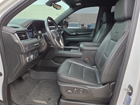 Used 2021 GMC Yukon Denali w/ Denali Premium Package AWD/4WD image 9