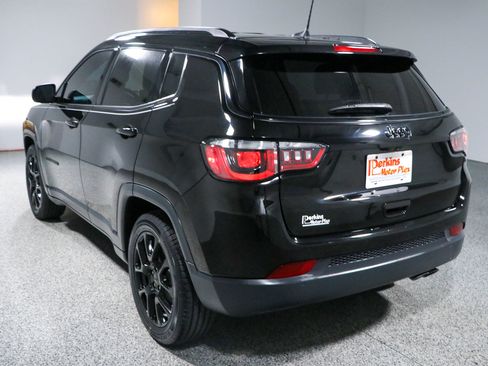 Used 2022 Jeep Compass Latitude FWD image 9