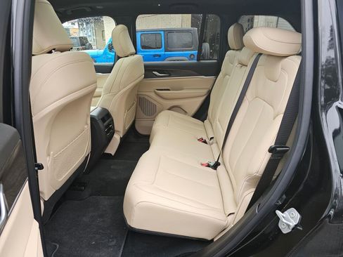 New 2025 Jeep Grand Cherokee Limited image 15