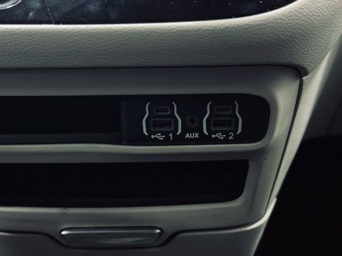 Used 2023 Chrysler Voyager LX image 33