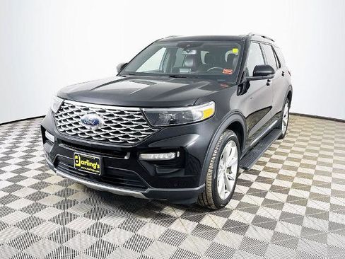 Certified 2023 Ford Explorer Platinum w/ Technology Package AWD/4WD image 3