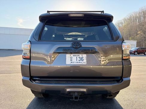 Used 2021 Toyota 4Runner Venture w/ Moonroof Package AWD/4WD image 6