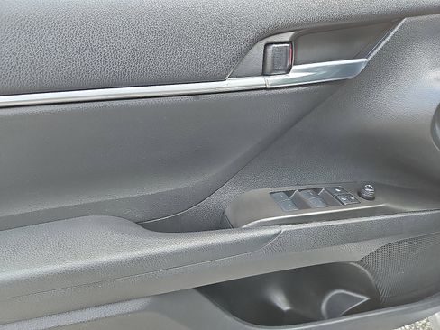 Used 2023 Toyota Camry SE image 12