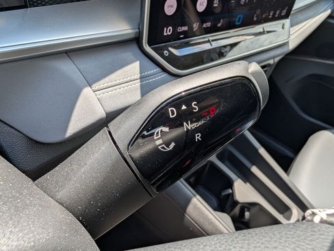 Certified 2026 Volkswagen Tiguan SE AWD/4WD image 25