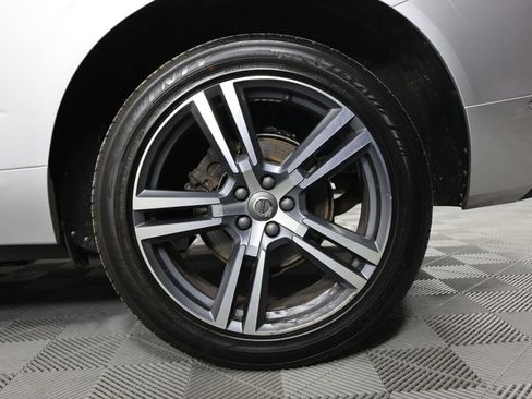 Used 2018 Volvo XC60 T5 Momentum w/ Vision Package image 8
