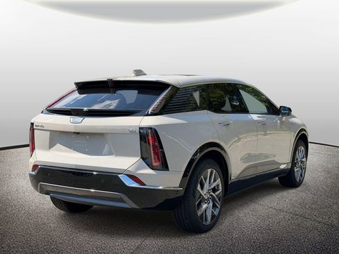 Used 2027 Cadillac Optiq Luxury w/ LPO, Floor Liner Package AWD/4WD image 2