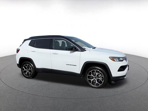 Used 2025 Jeep Compass Limited image 2