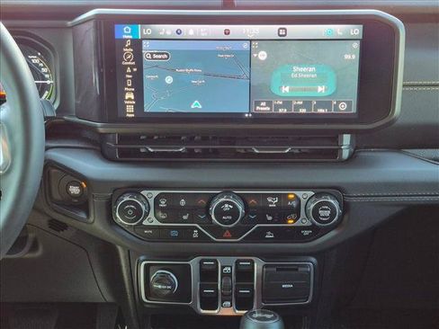 Used 2024 Jeep Wrangler Unlimited Sahara w/ Technology Group AWD/4WD image 15