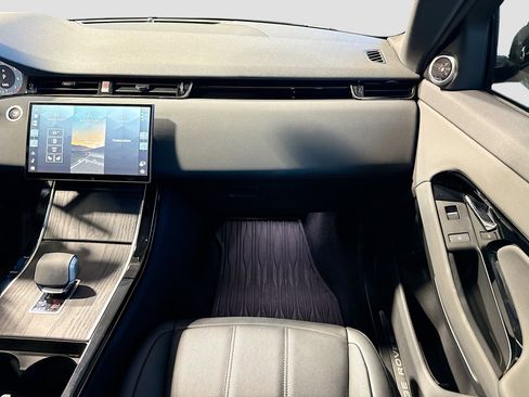 Used 2025 Land Rover Range Rover Evoque Dynamic SE image 18