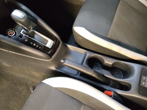 Used 2021 Nissan Versa SV FWD image 26