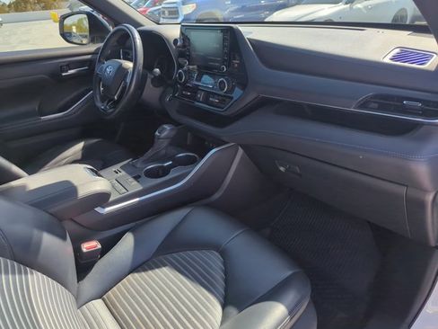 Used 2021 Toyota Highlander XSE image 30