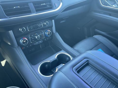 Used 2024 GMC Yukon SLT w/ SLT Luxury Package AWD/4WD image 33