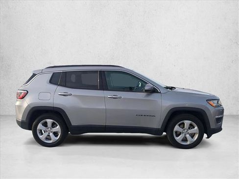Used 2019 Jeep Compass Latitude image 4