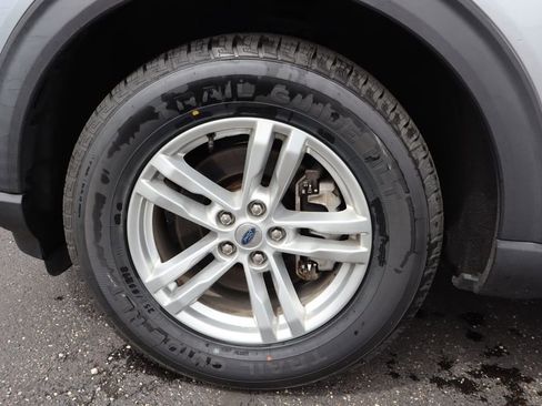Used 2020 Ford Explorer XLT w/ Equipment Group 202A AWD/4WD image 39
