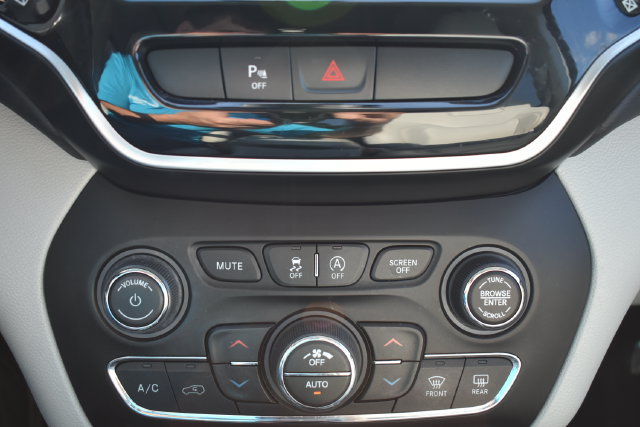 Used 2021 Jeep Cherokee Limited w/ Sun & Sound Group AWD/4WD image 31