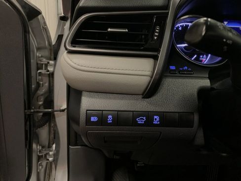 Used 2019 Toyota Camry SE w/ Carpet Mat Package image 25