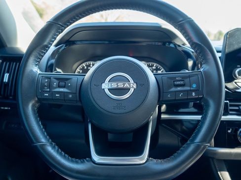 Used 2022 Nissan Pathfinder SV image 10