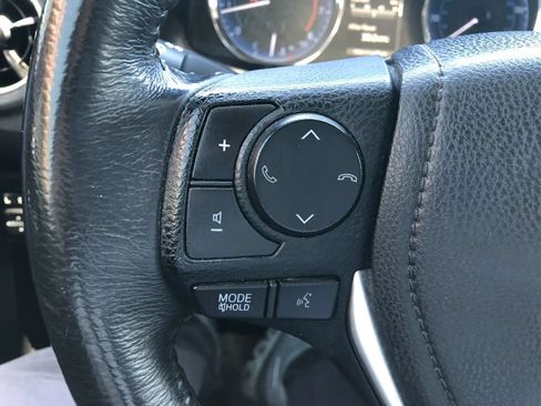 Used 2018 Toyota Corolla SE w/ Carpet Mat Package (TMS) FWD image 16