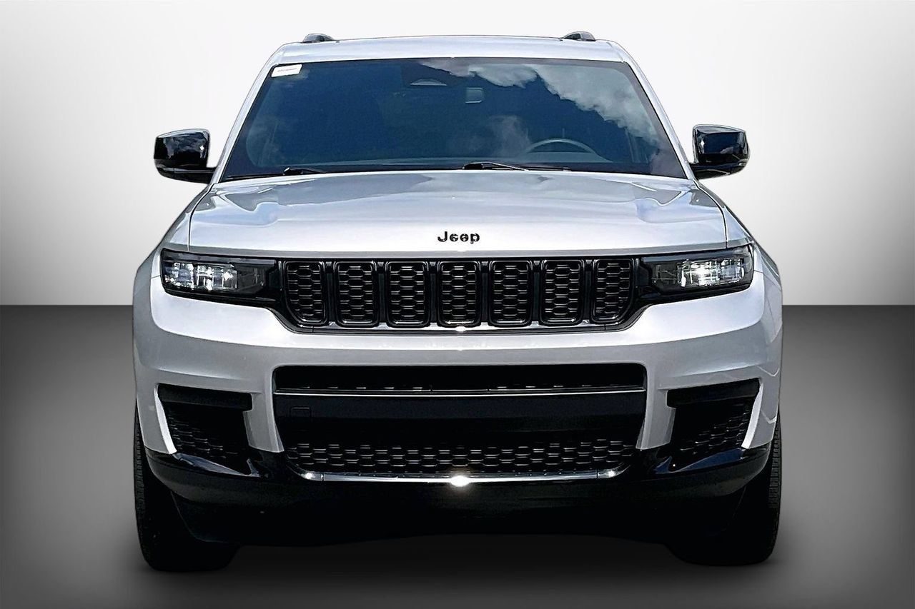 Used 2024 Jeep Grand Cherokee L Altitude AWD/4WD image 3