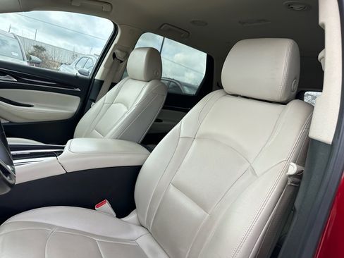 Used 2024 Buick Enclave Essence image 12