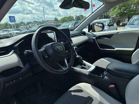 Used 2025 Toyota RAV4 XLE w/ Convenience Package AWD/4WD image 15