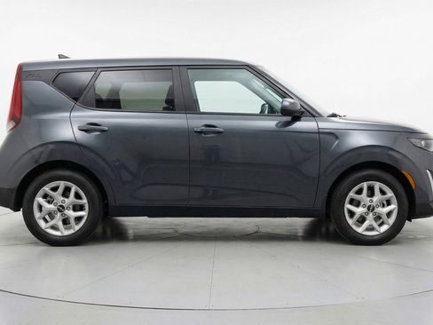 Used 2025 Kia Soul LX w/ LX Technology Package FWD image 11