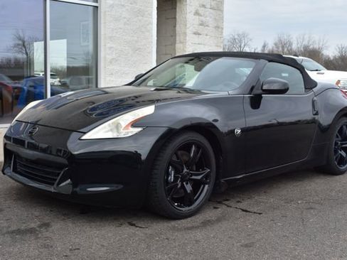 Used 2010 Nissan 370Z Touring w/ Sport Pkg image 16