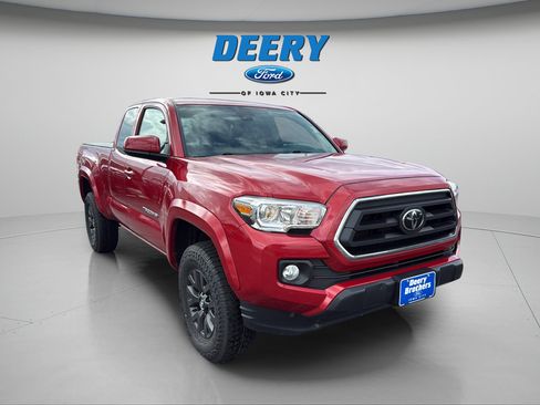 Used 2021 Toyota Tacoma SR5 AWD/4WD image 8