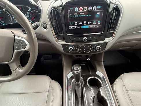 Used 2018 Chevrolet Traverse Premier w/ Driver Confidence II Package FWD image 3
