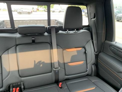 Used 2024 GMC Sierra 2500 AT4 w/ AT4 Premium Plus Package AWD/4WD image 17