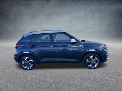 Used 2024 Hyundai Venue Limited image 27